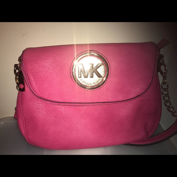 Michael Kors Handbags - AUTHENTIC Michael Kors Pink and gold leather purse